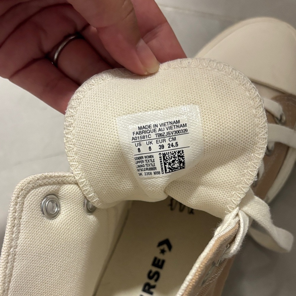 Converse Women's High-Top Sneakers - Beige and Off-White - Picture 4 of 5